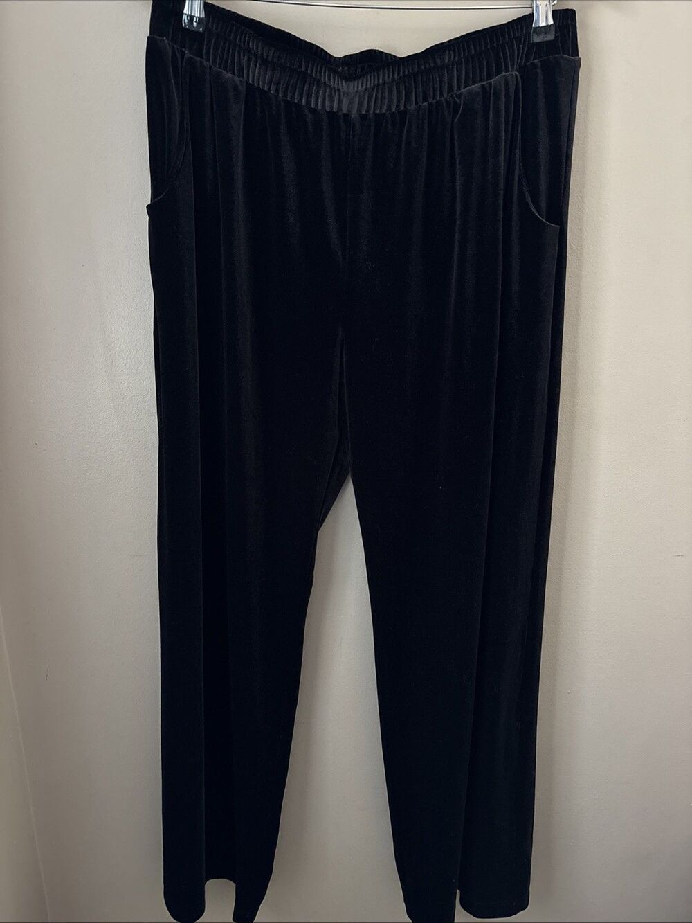 Cal Style Women’s Large Black Velvet Sweatpants